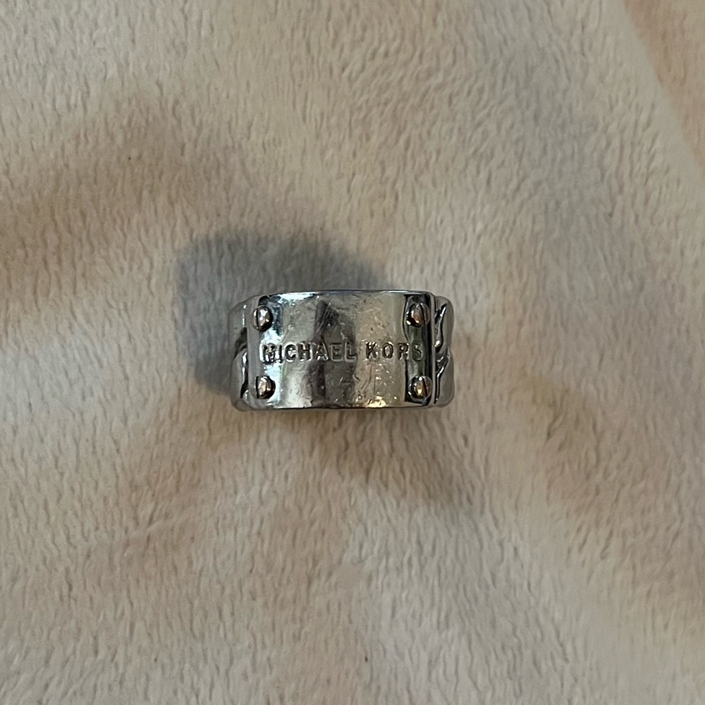Michael kors size 6 ring